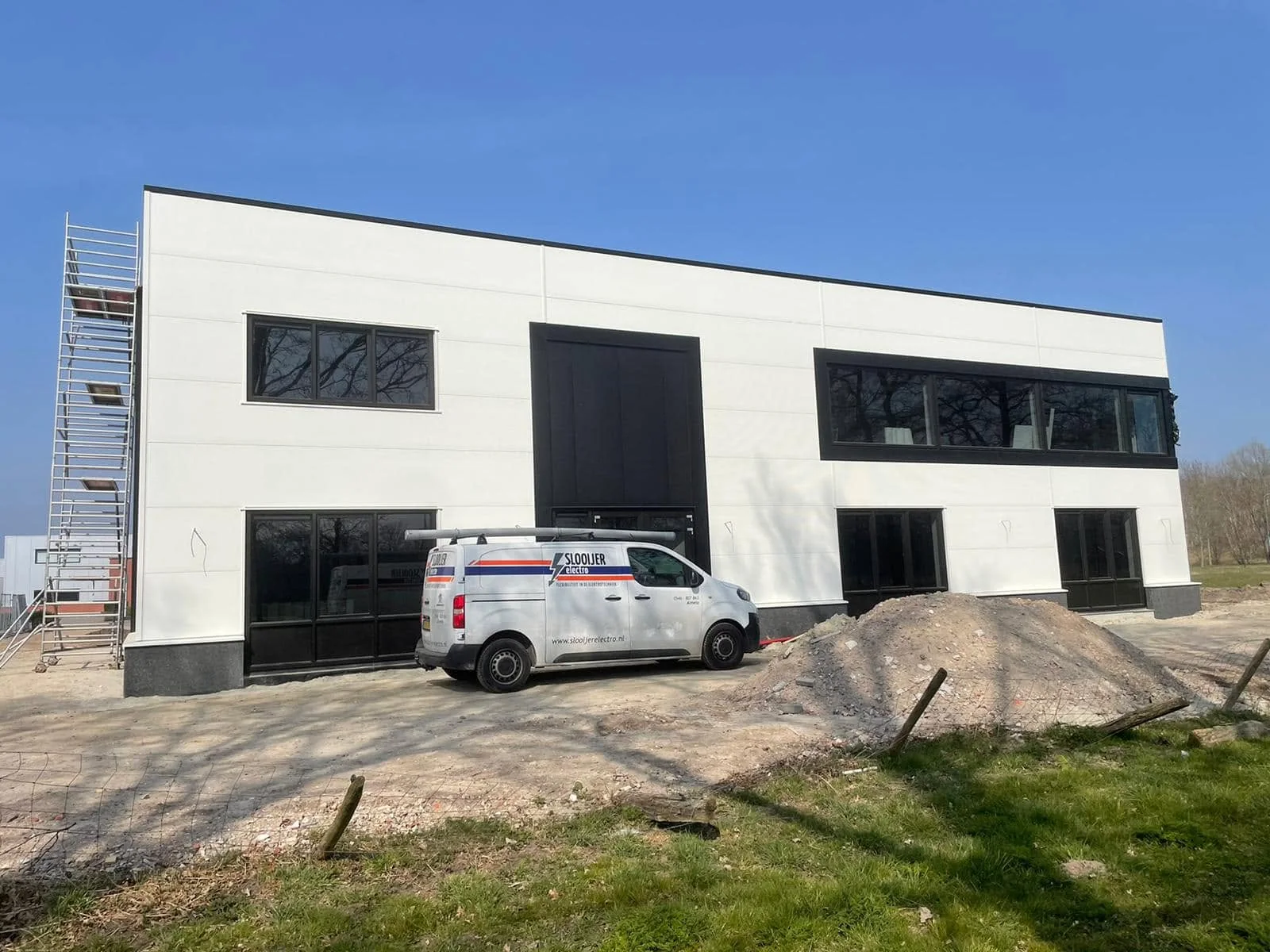Bedrijfspand in aanbouw